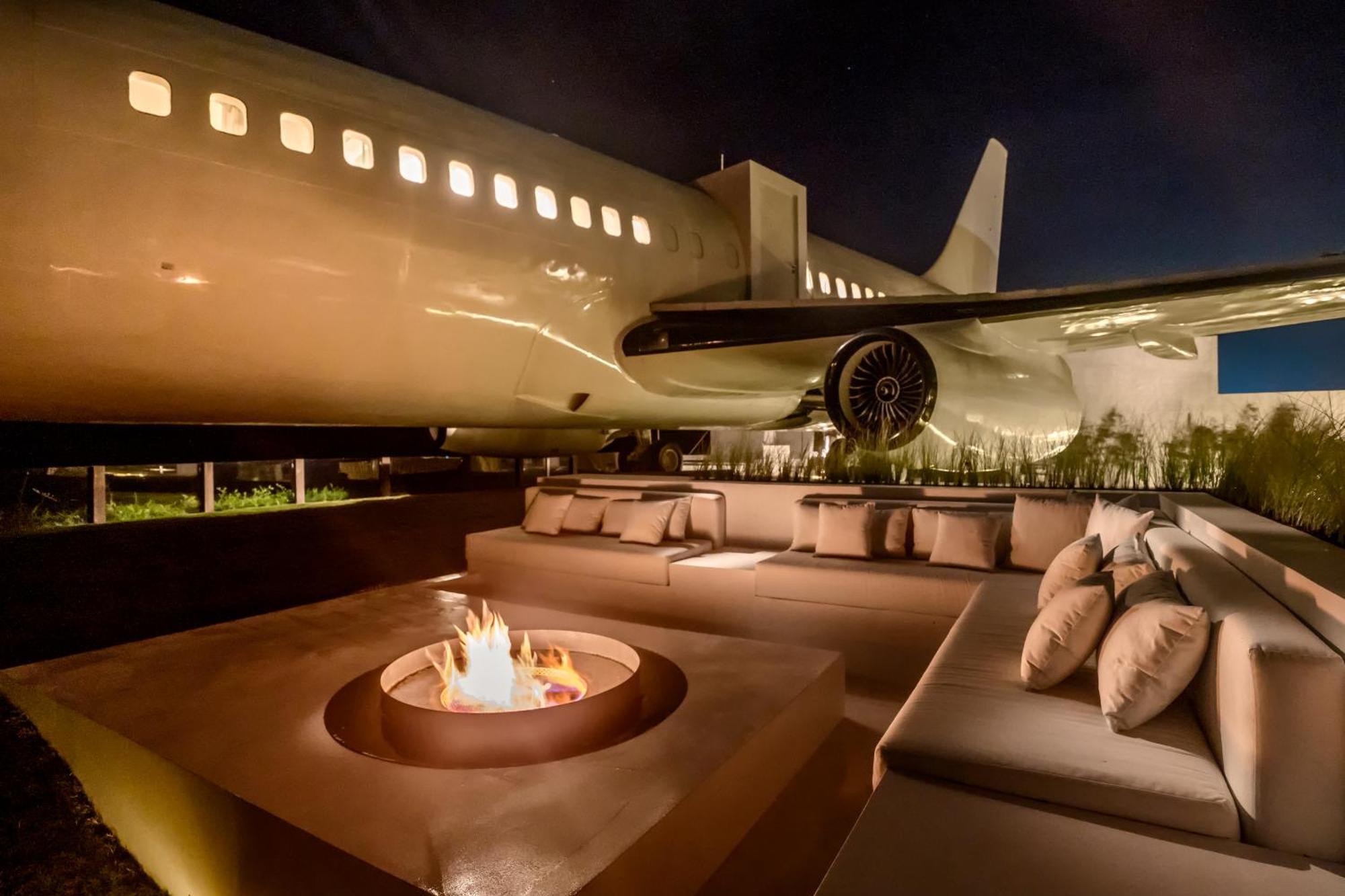 Private Jet Villa Uluwatu ภายนอก รูปภาพ